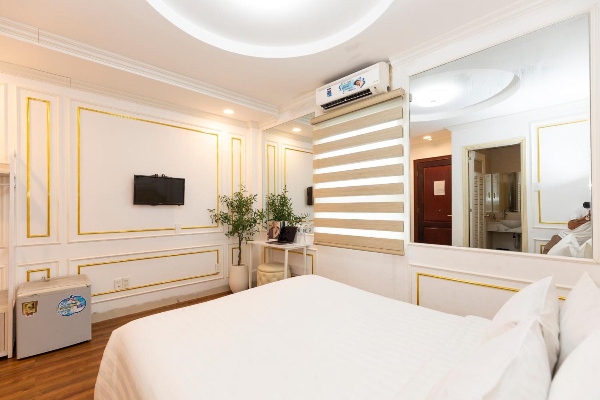Quy Hung Hotel Central Ho Chi Minh City Exterior photo