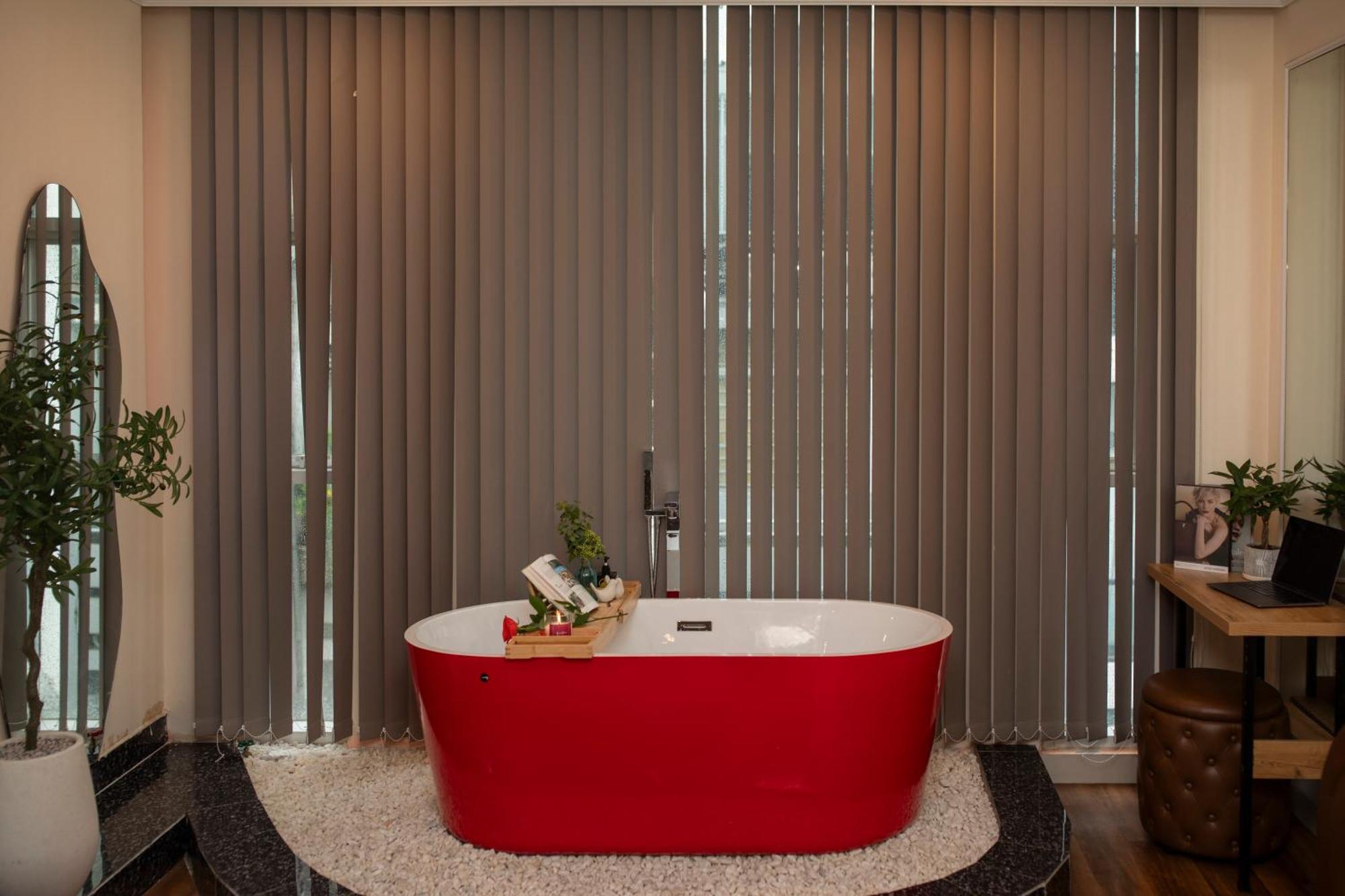 Quy Hung Hotel Central Ho Chi Minh City Exterior photo