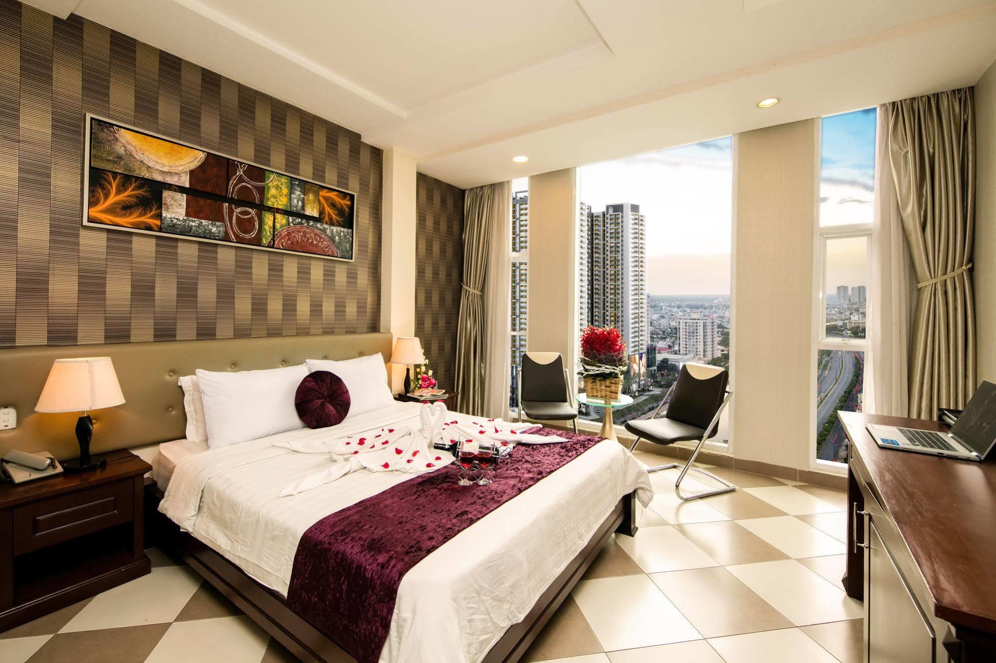 Quy Hung Hotel Central Ho Chi Minh City Exterior photo